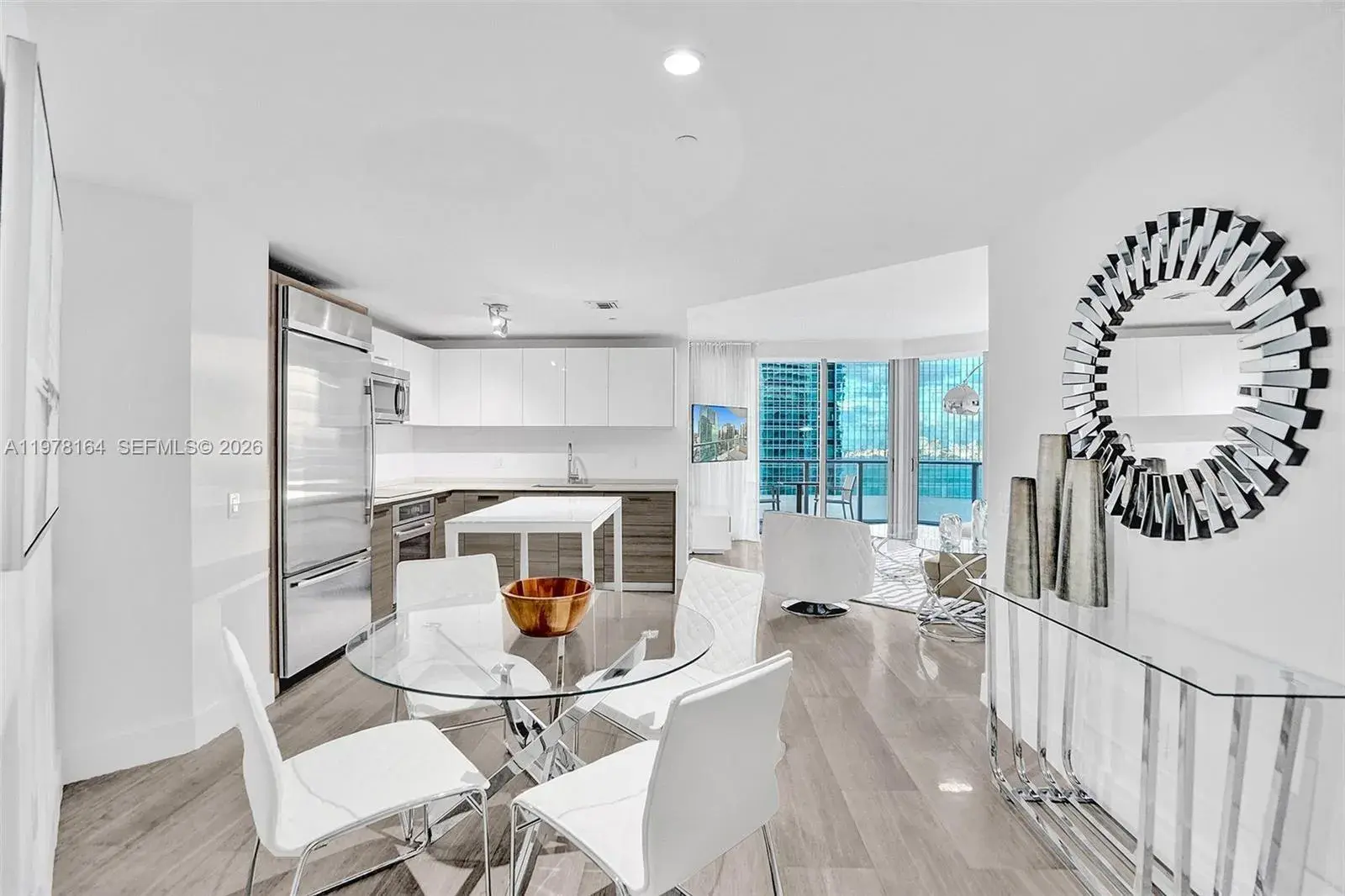 2 bedroom 2 bath Residential Lease for rent at 1300 Brickell Bay Dr # 2702, Miami FL 33131