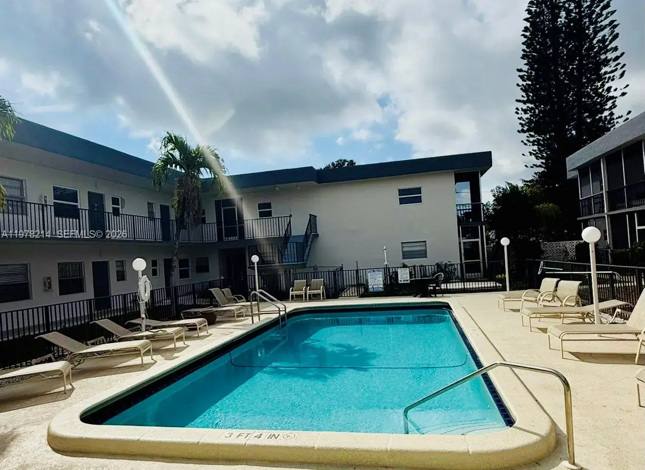 415 NE 2nd St # 105, Hallandale Beach FL 33009