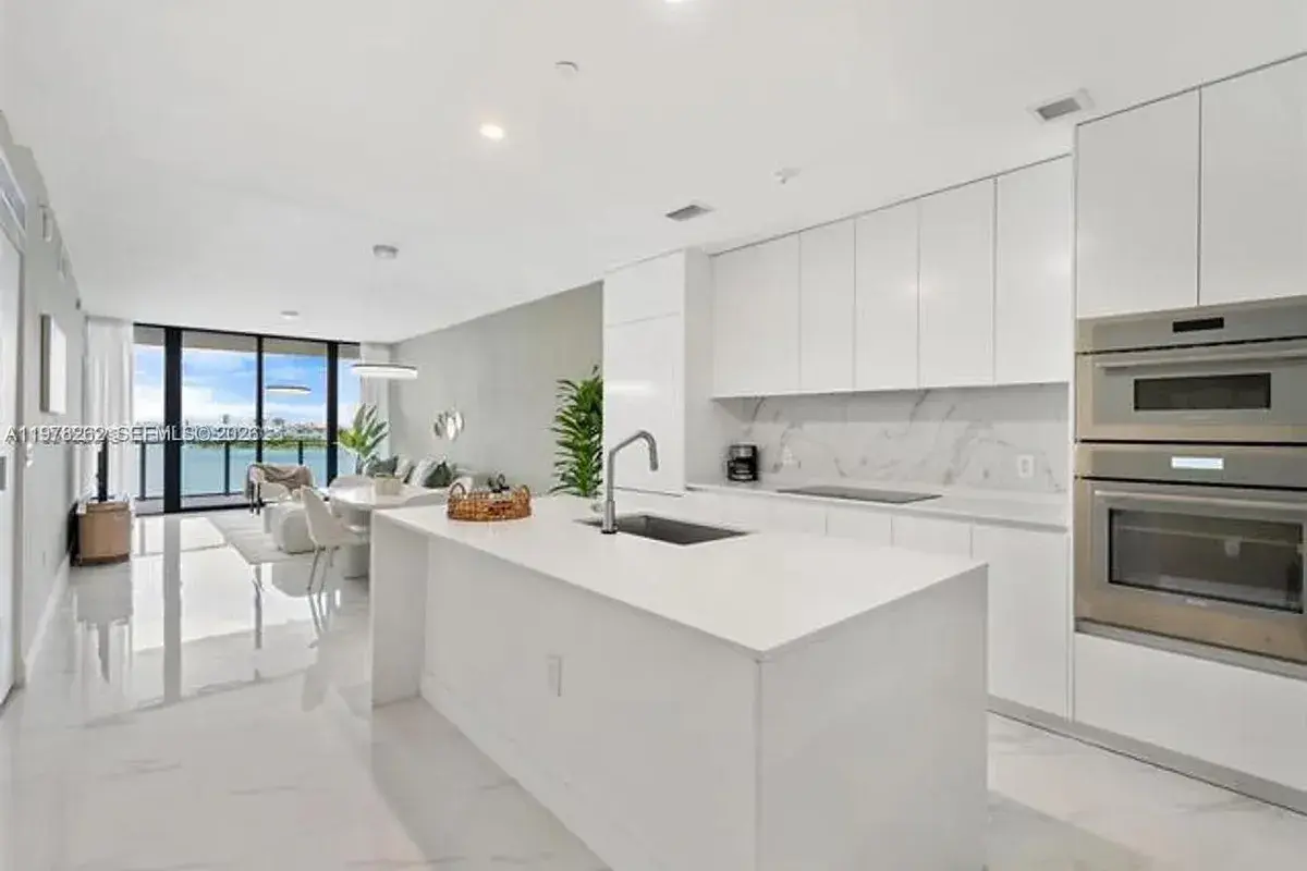 700 NE 24TH ST # 606, Miami FL 33137