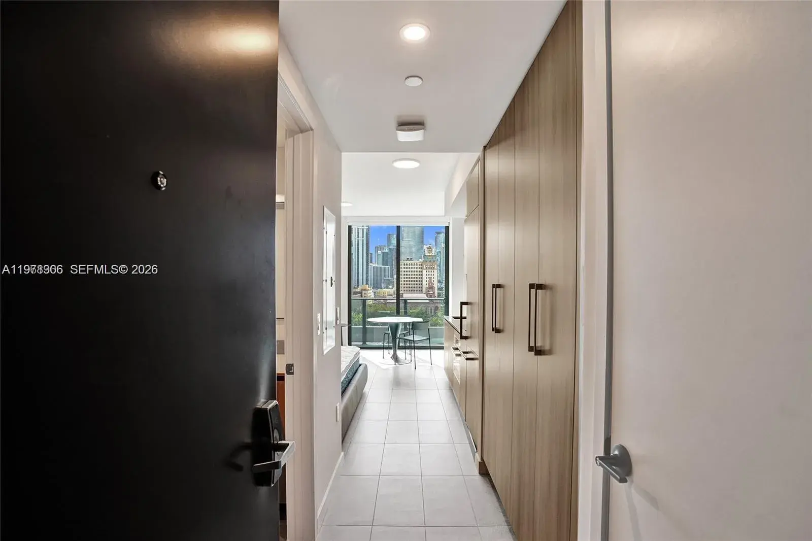 1 bath Residential Lease for rent at 121 NE 5TH # 801b, Miami FL 33132