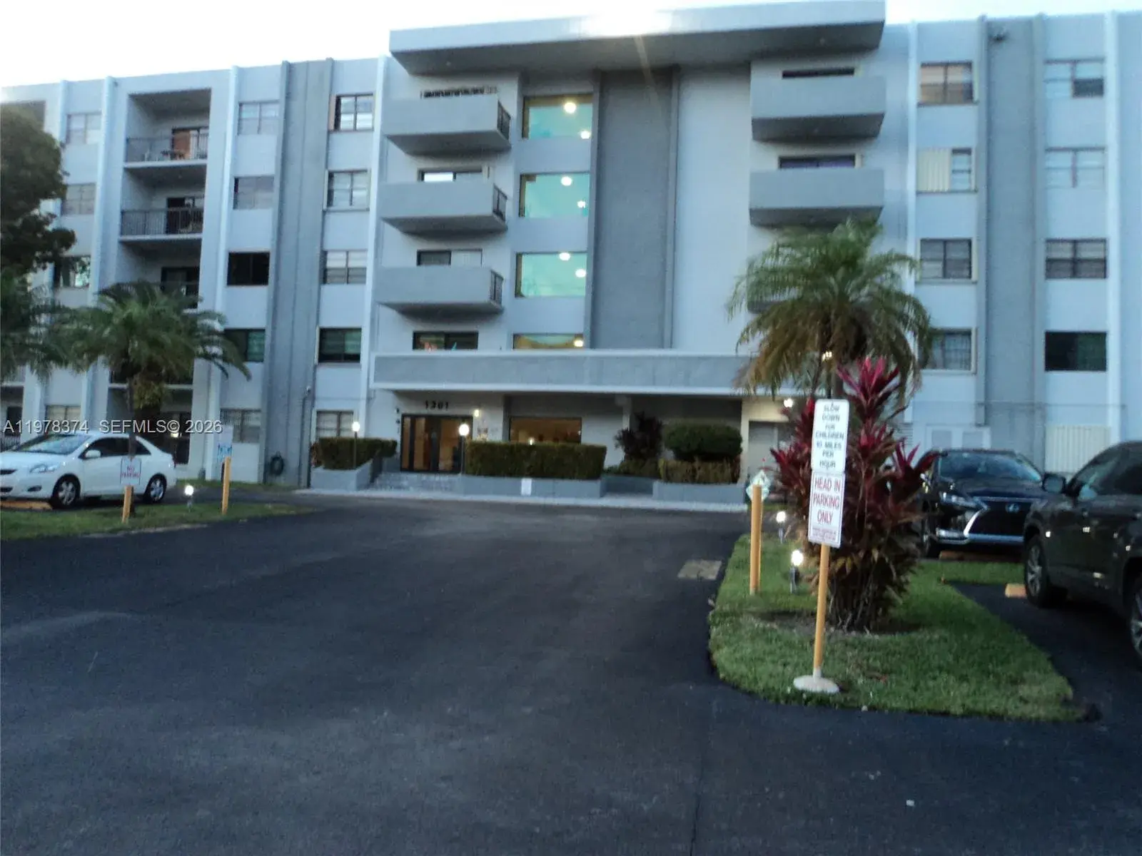 2 bedroom 2 bath Residential Lease for rent at 1301 NE 7th St # 511, Hallandale Beach FL 33009