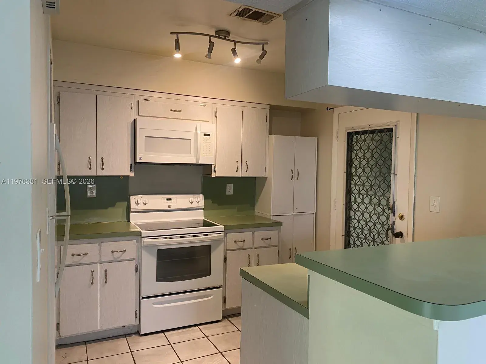 1 bedroom 1 bath Residential Lease for rent at 9150 NW 38th Dr # 301, Coral Springs FL 33065