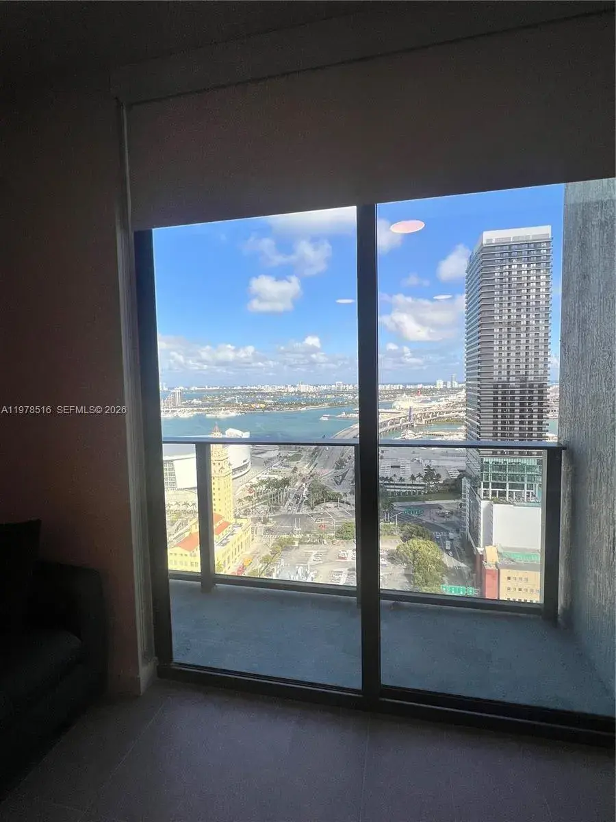 121 NE 5th st # 3400, Miami FL 33132