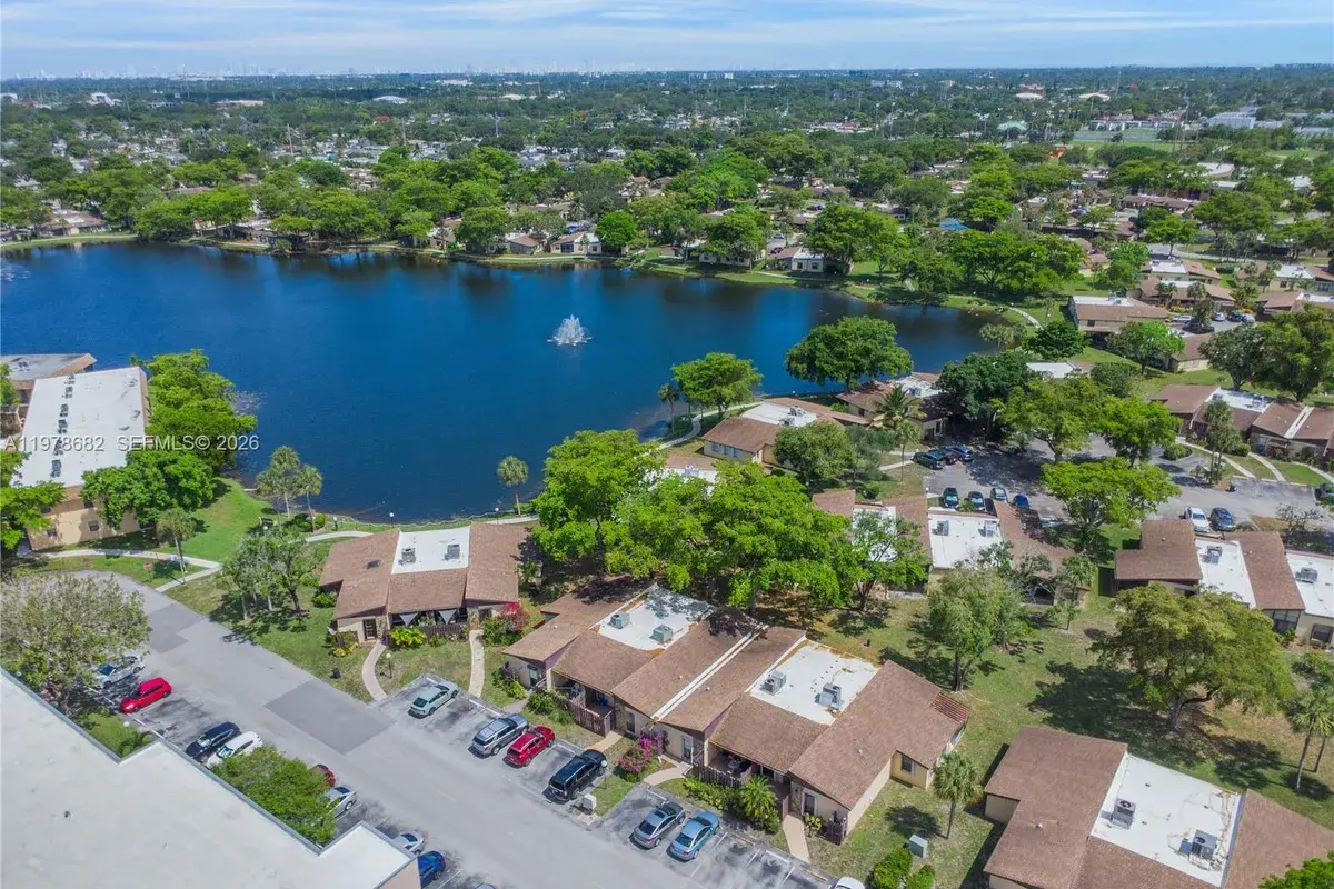 300 Berkley Rd # 108, Hollywood FL 33024
