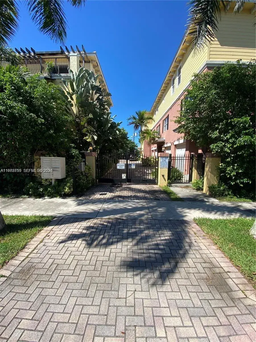 2 bedroom 2 bath Residential Lease for rent at 1117 SW 1st st # 1129, Fort Lauderdale FL 33312