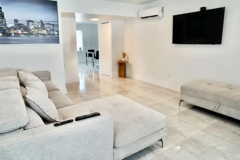 1904 SW 28th St, Fort Lauderdale FL 33315