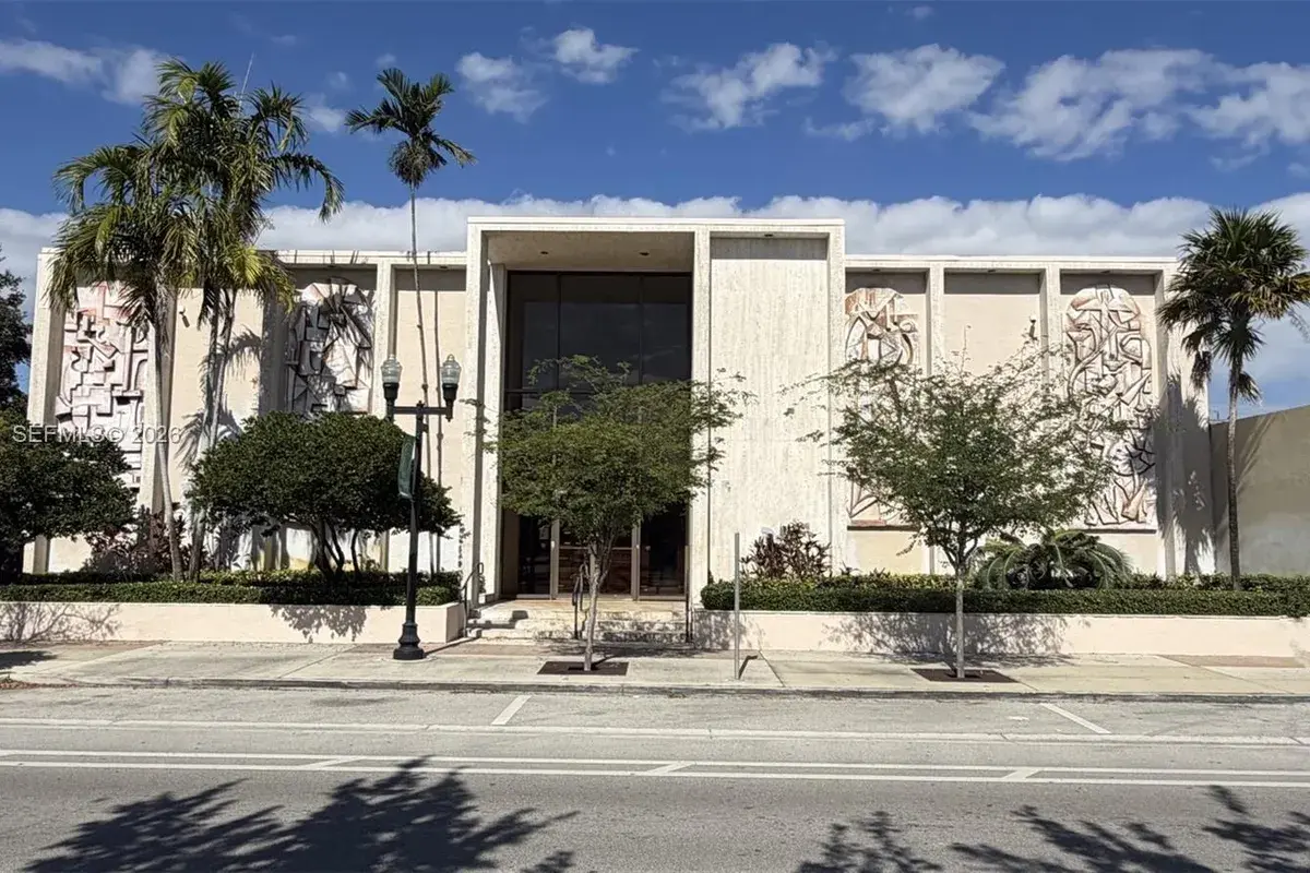 2435 Hollywood Blvd, Hollywood FL 33020