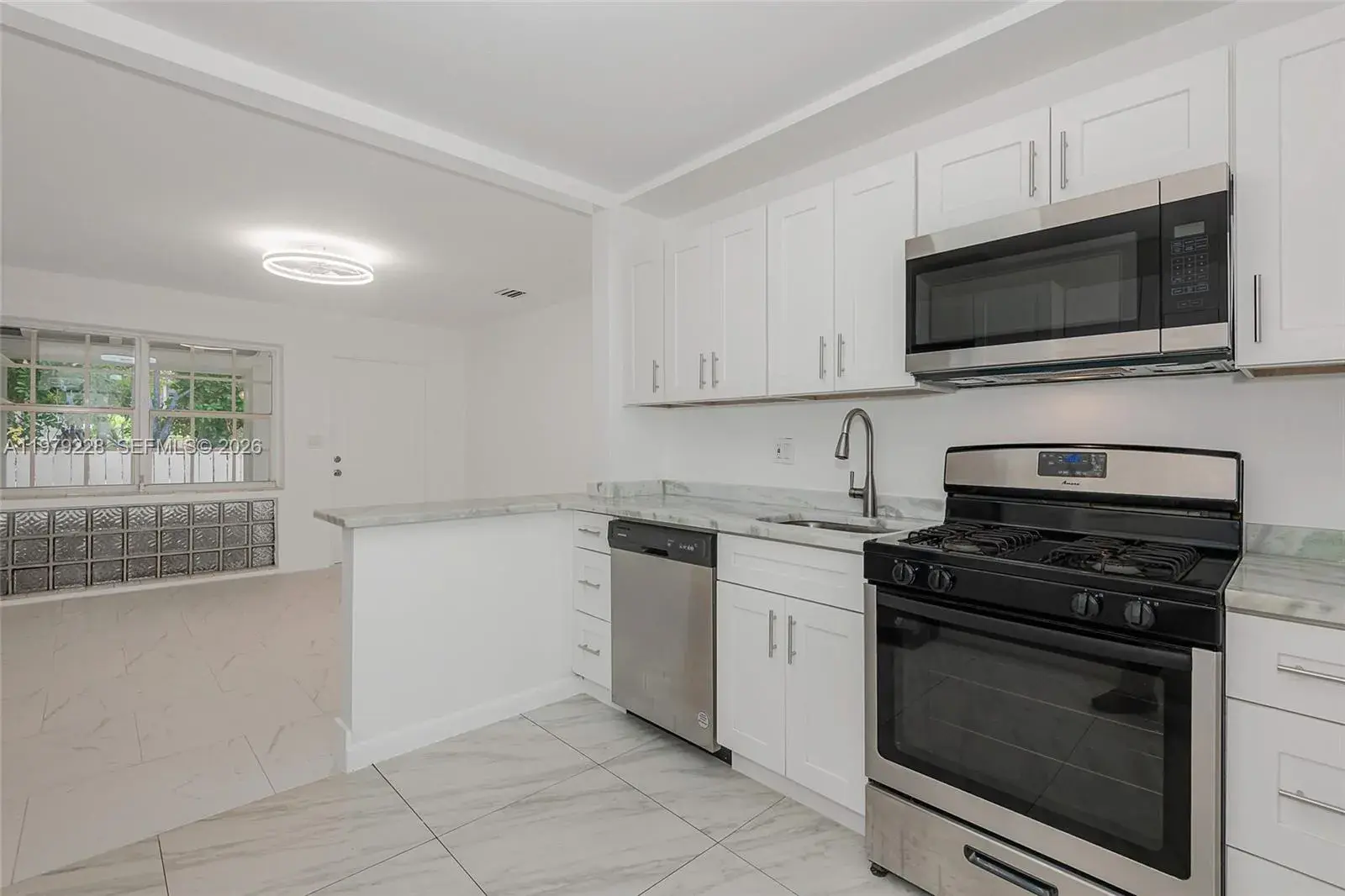 1914 Dewey St, Hollywood FL 33020