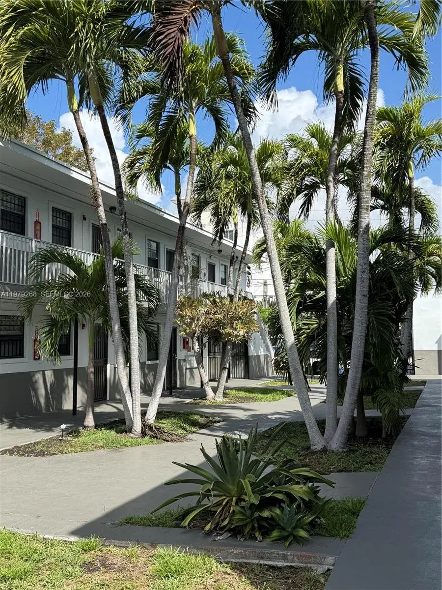 1 bedroom 1 bath Residential Lease for rent at 3616 Grand Ave # 7, Miami FL 33133