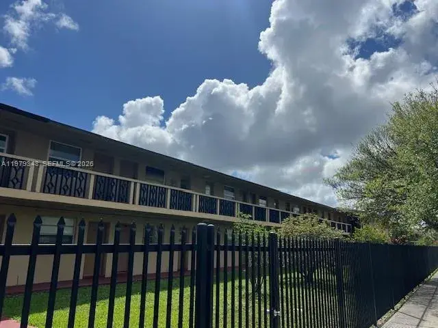 1 bedroom 1 bath Residential Lease for rent at 3901 SW 78th Ct # 219, Miami FL 33155