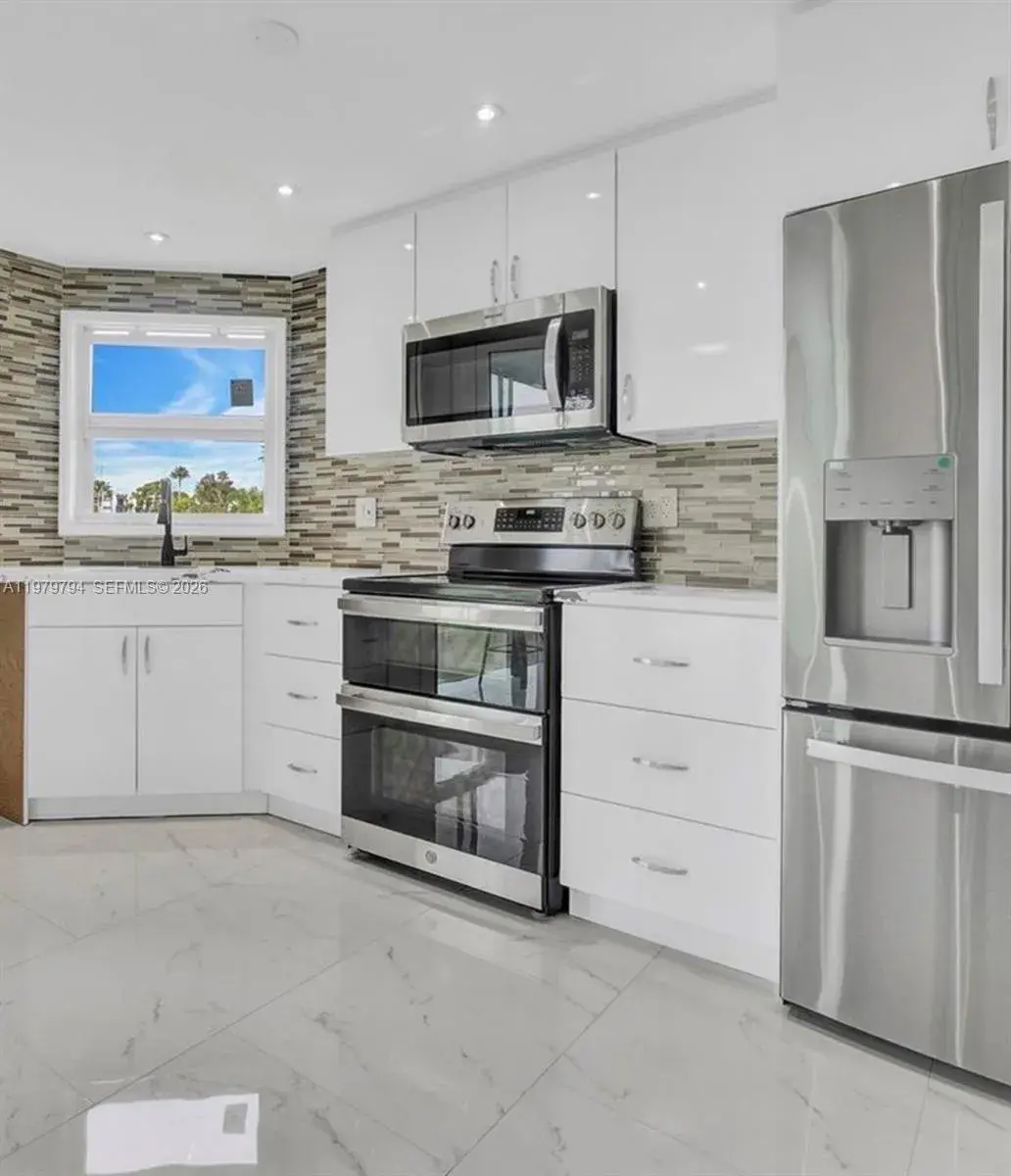 3661 Via Poinciana # 206, Lake Worth FL 33467