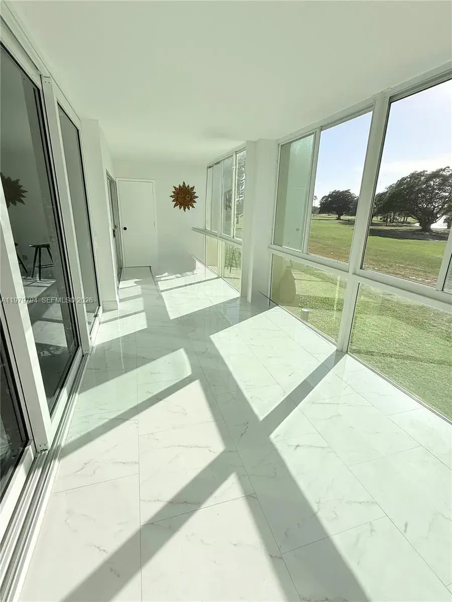 3661 Via Poinciana # 206, Lake Worth FL 33467