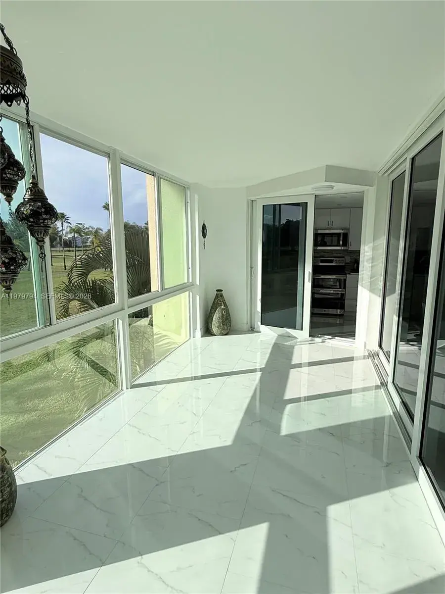 3661 Via Poinciana # 206, Lake Worth FL 33467