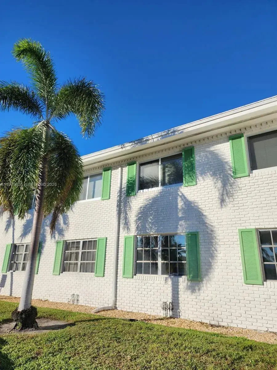 1 bedroom 1 bath Residential for sale at 1851 NE 62nd St # 610, Fort Lauderdale FL 33308