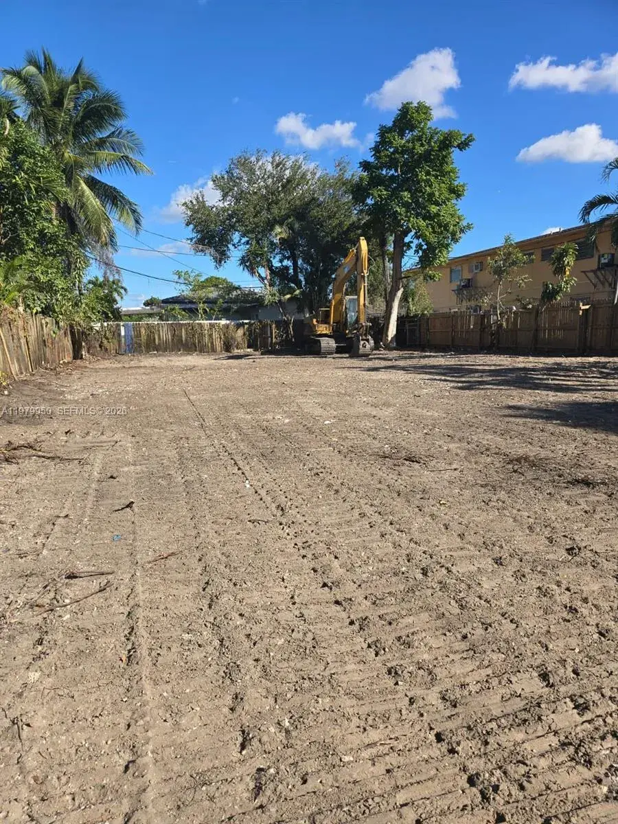 Commercial Land for sale at 951 NW 37th Ave, Miami FL 33125