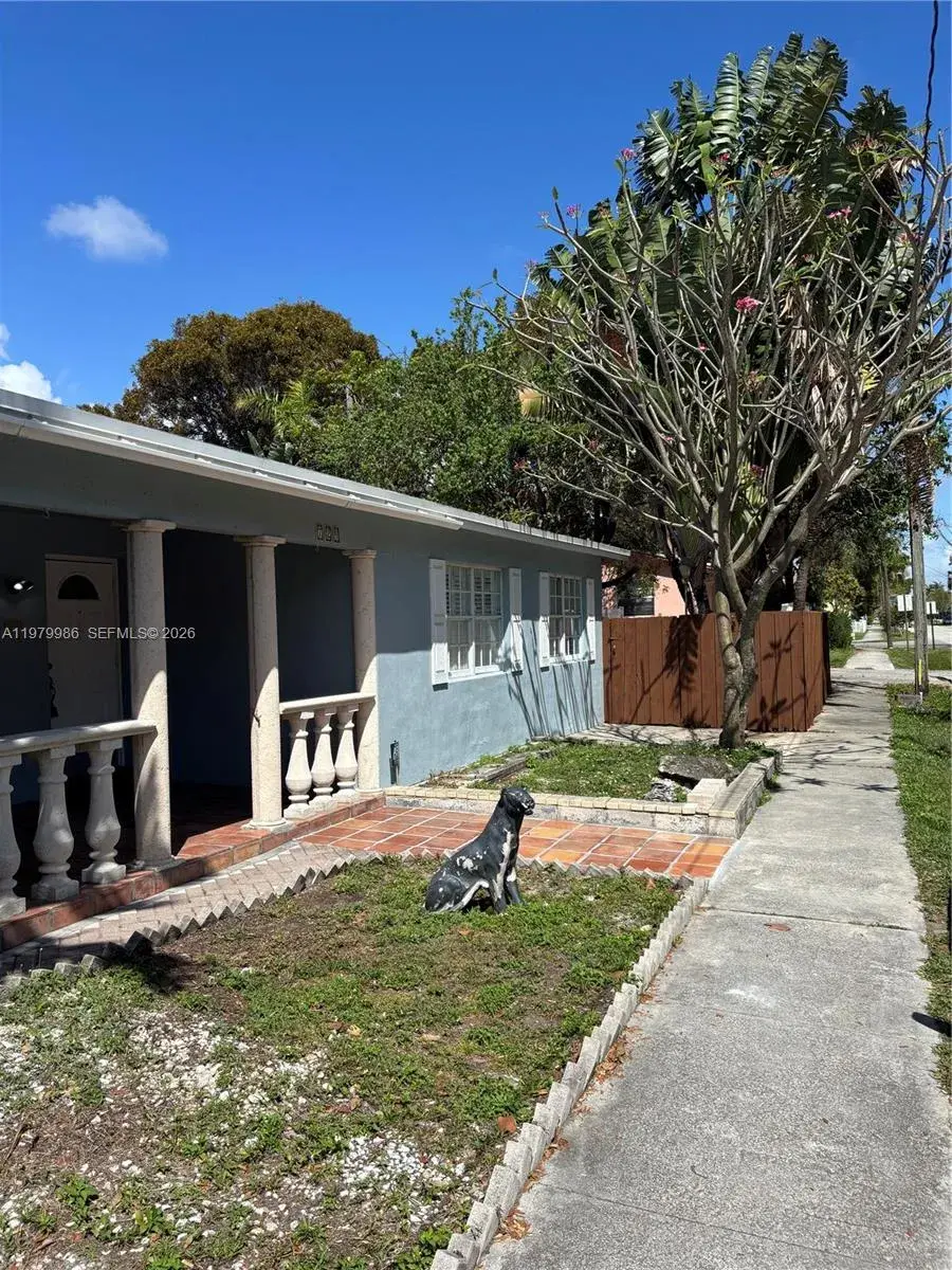 729 NE 2nd Ct, Hallandale Beach FL 33009