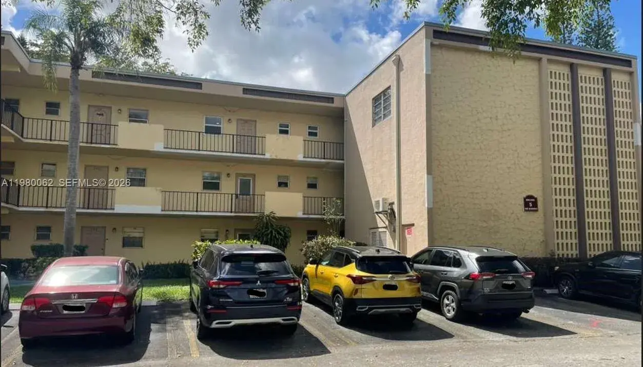 1 bedroom 1 bath Residential for sale at 100 Ashbury Rd # 305, Hollywood FL 33024