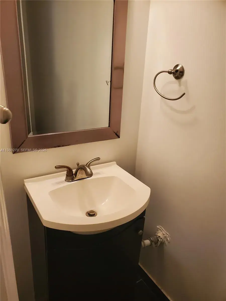 1300 Moffett St # 312, Hallandale Beach FL 33009