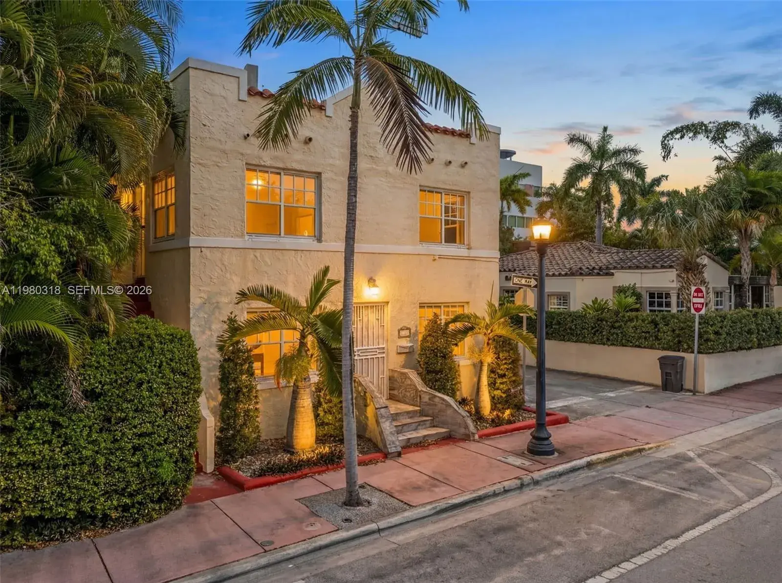 Commercial Sale for sale at 927 4th St, Miami Beach FL 33139