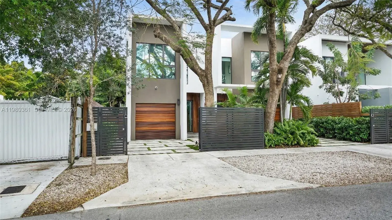 3075 Mary St, Miami FL 33133