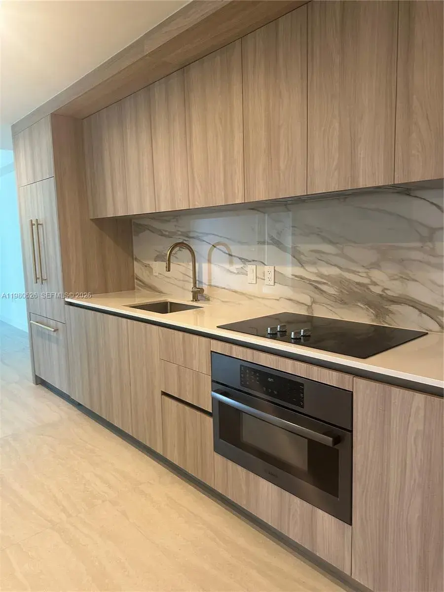 77 SE 5th st # 2506, Miami FL 33131