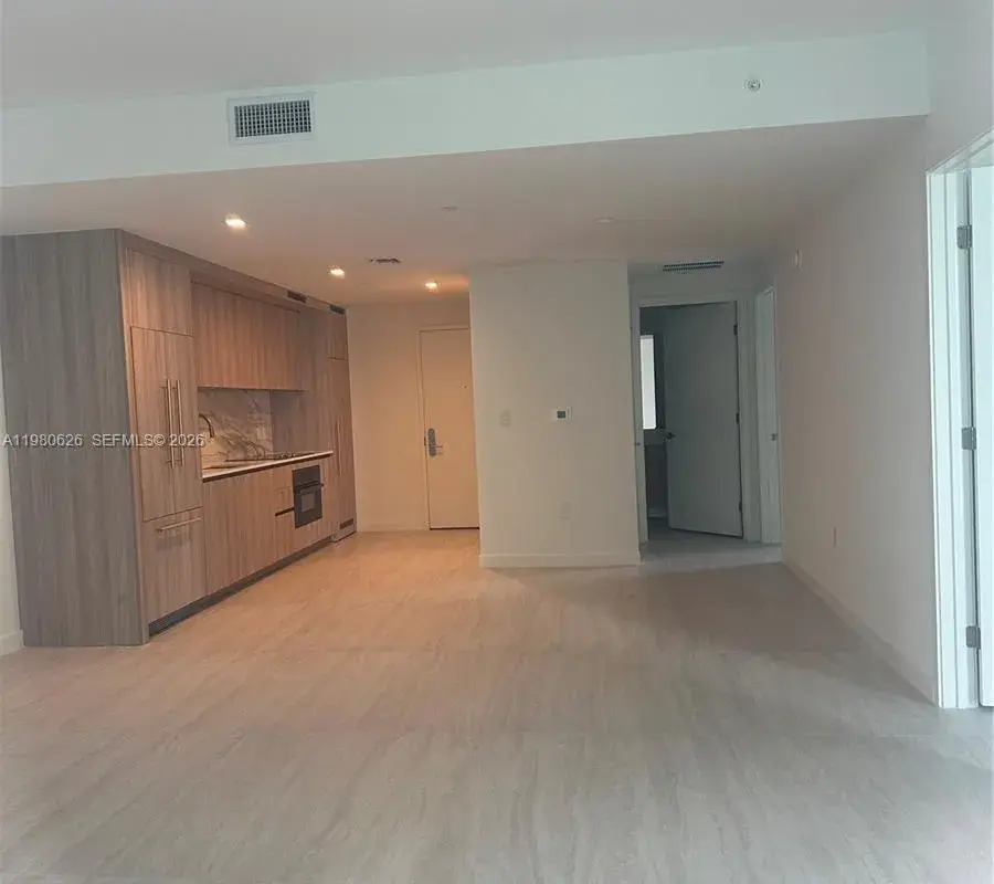 77 SE 5th st # 2506, Miami FL 33131