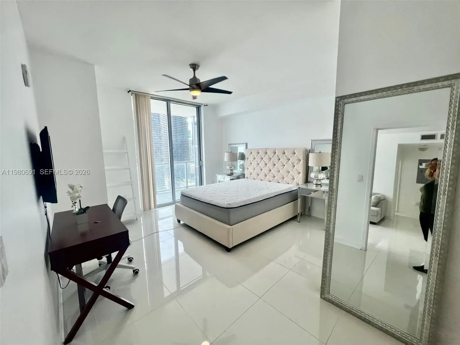 1111 SW 1st Ave # 3223, Miami FL 33130