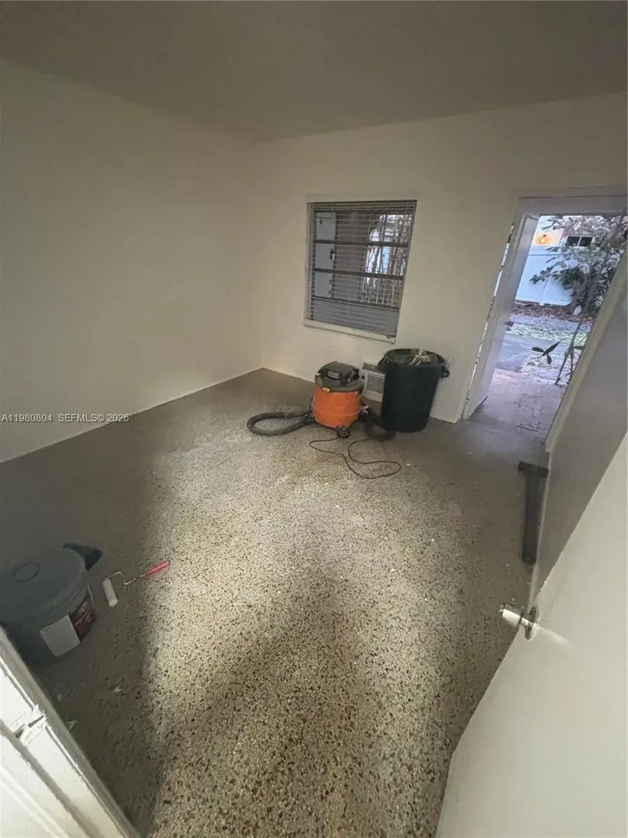 1 bedroom 1 bath Residential Lease for rent at 624 NE 7th Ave # 3, Fort Lauderdale FL 33304