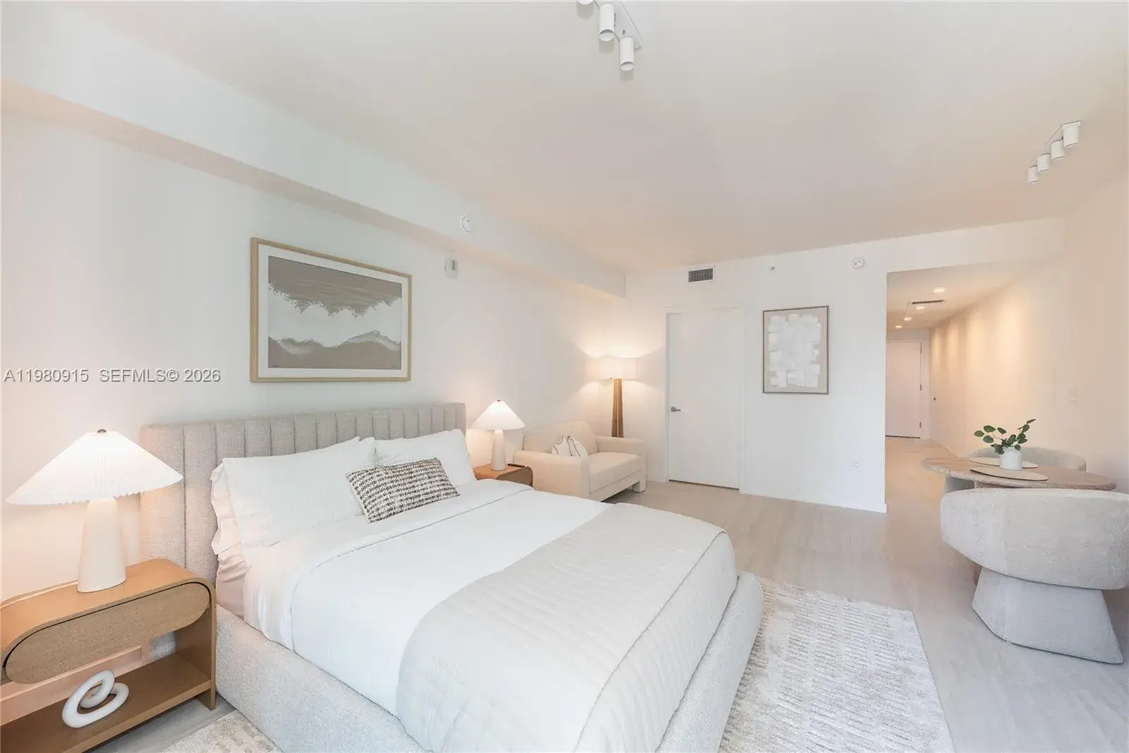 77 SE 5th Street # 3204, Miami FL 33131