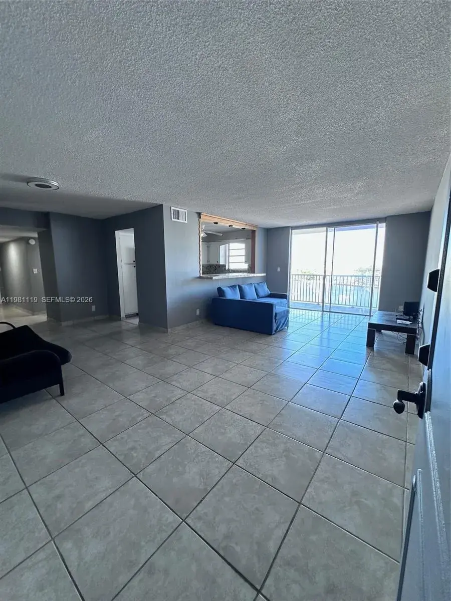 137 Golden Isles Dr # 1110, Hallandale Beach FL 33009