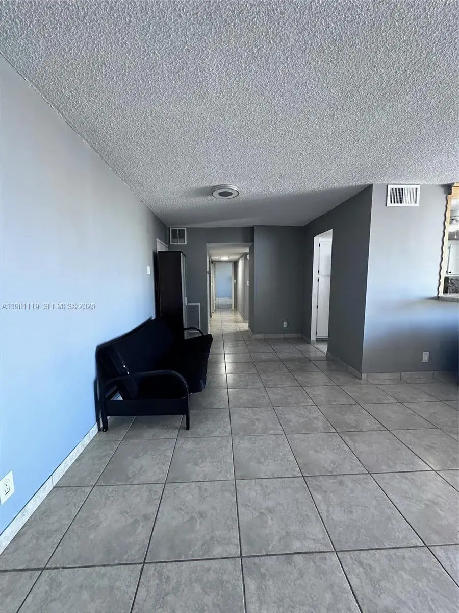 137 Golden Isles Dr # 1110, Hallandale Beach FL 33009