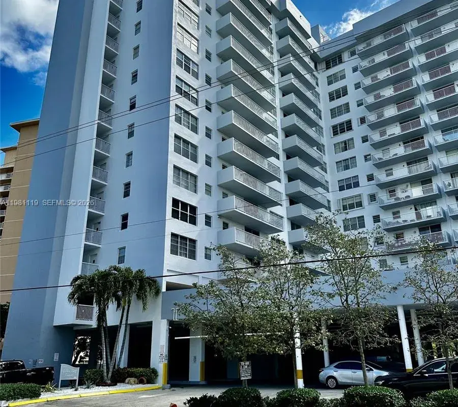 137 Golden Isles Dr # 1110, Hallandale Beach FL 33009