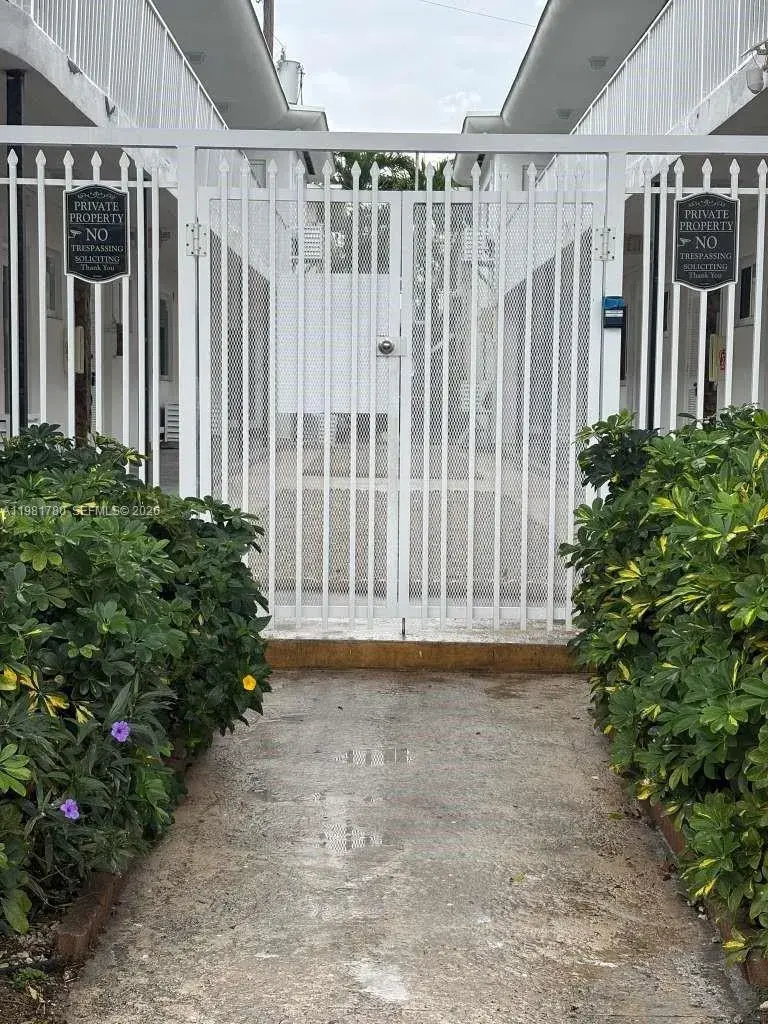 1 bedroom 1 bath Residential Lease for rent at 6890 Abbott Ave # 3A, Miami Beach FL 33141