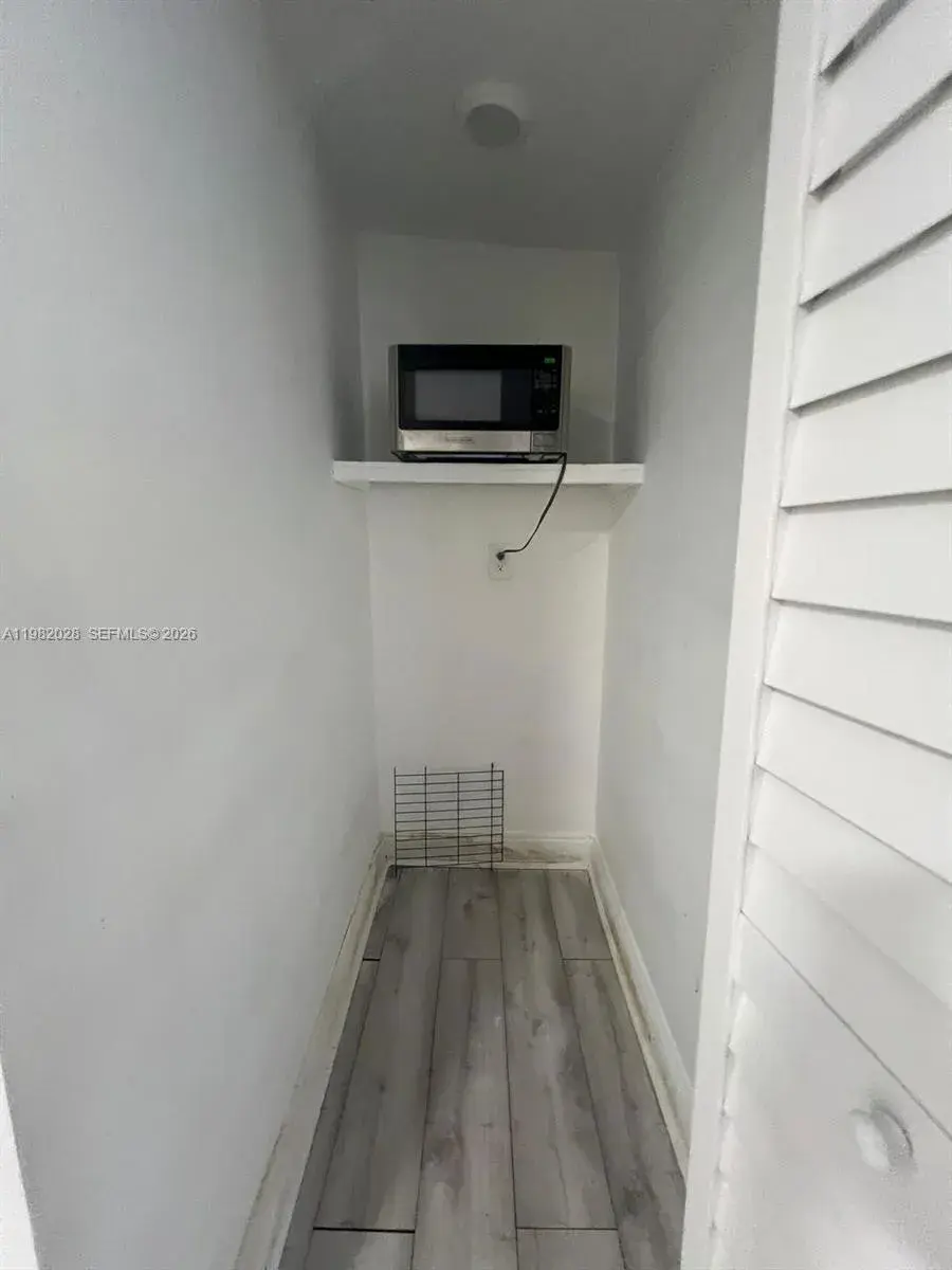 1053 NE 149th St, Miami FL 33161