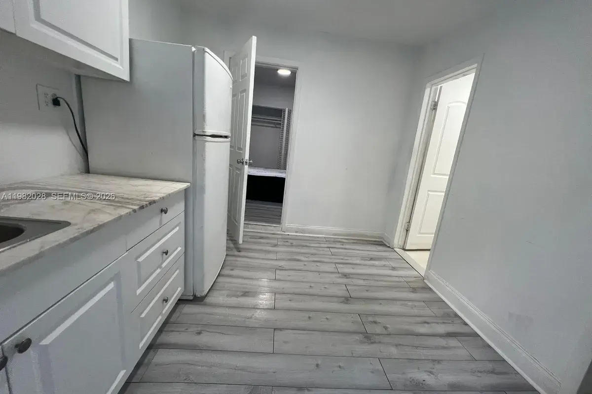 1053 NE 149th St, Miami FL 33161