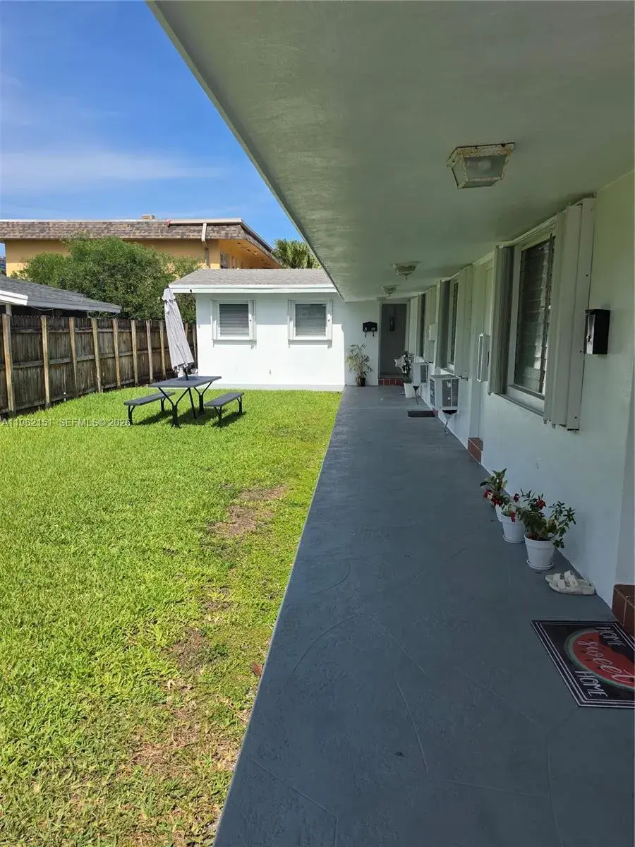 411 SE 3rd Ave # 3, Hallandale Beach FL 33009