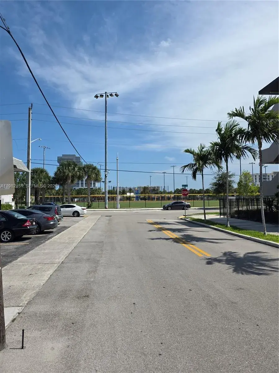 411 SE 3rd Ave # 3, Hallandale Beach FL 33009