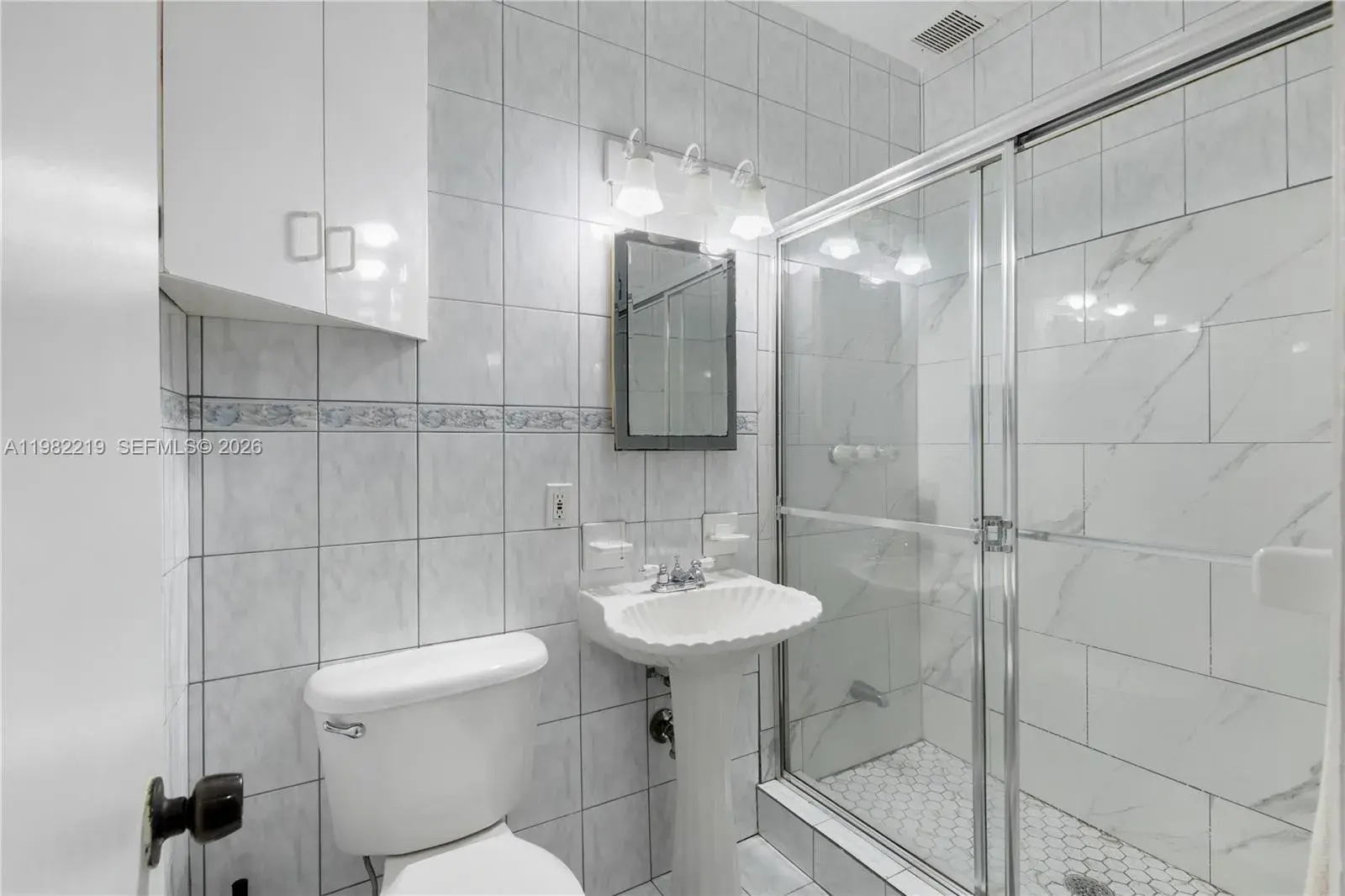 2445 Lake Pancoast Dr # J, Miami Beach FL 33140