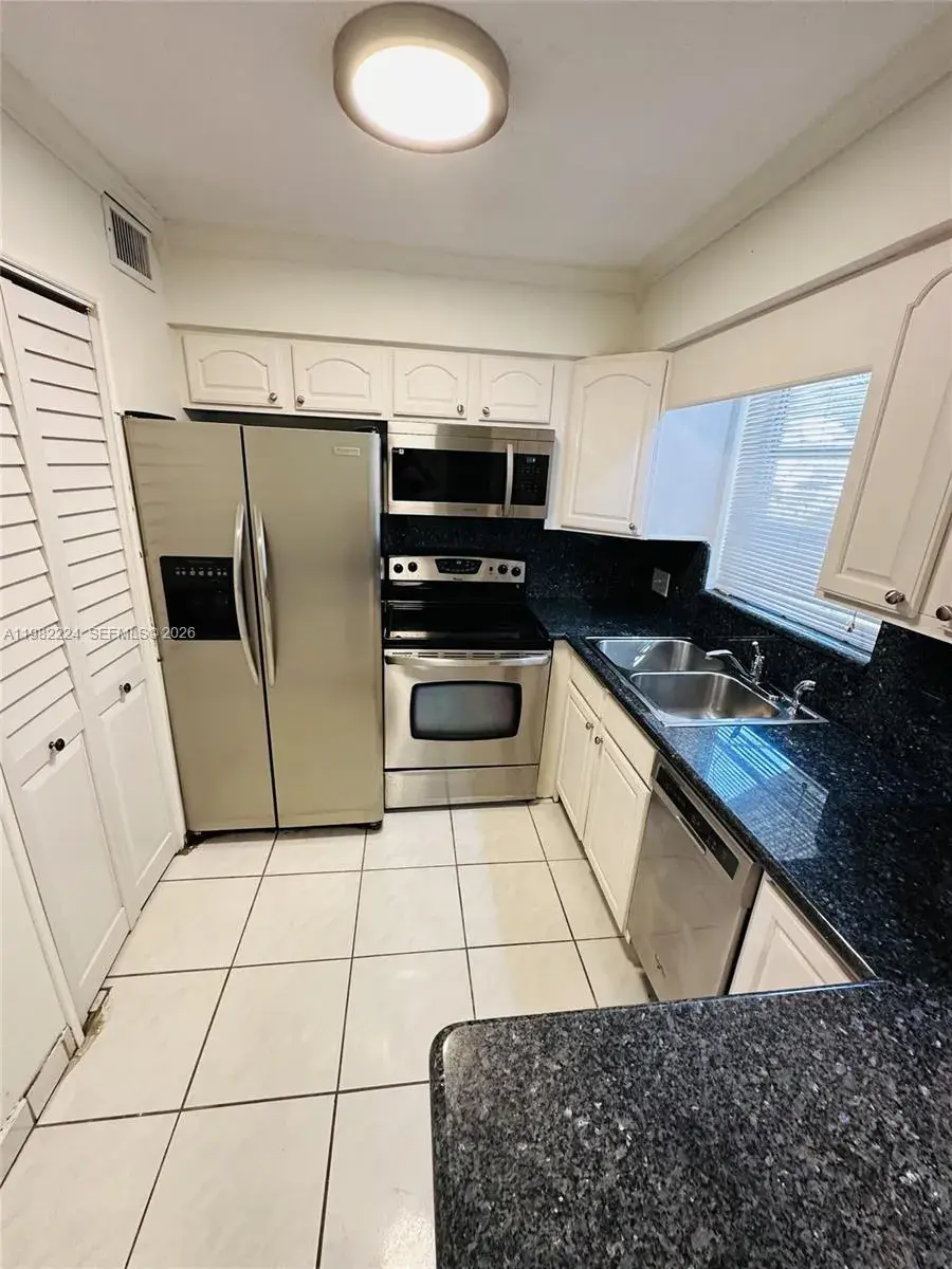 2319 Jackson St # 6, Hollywood FL 33020