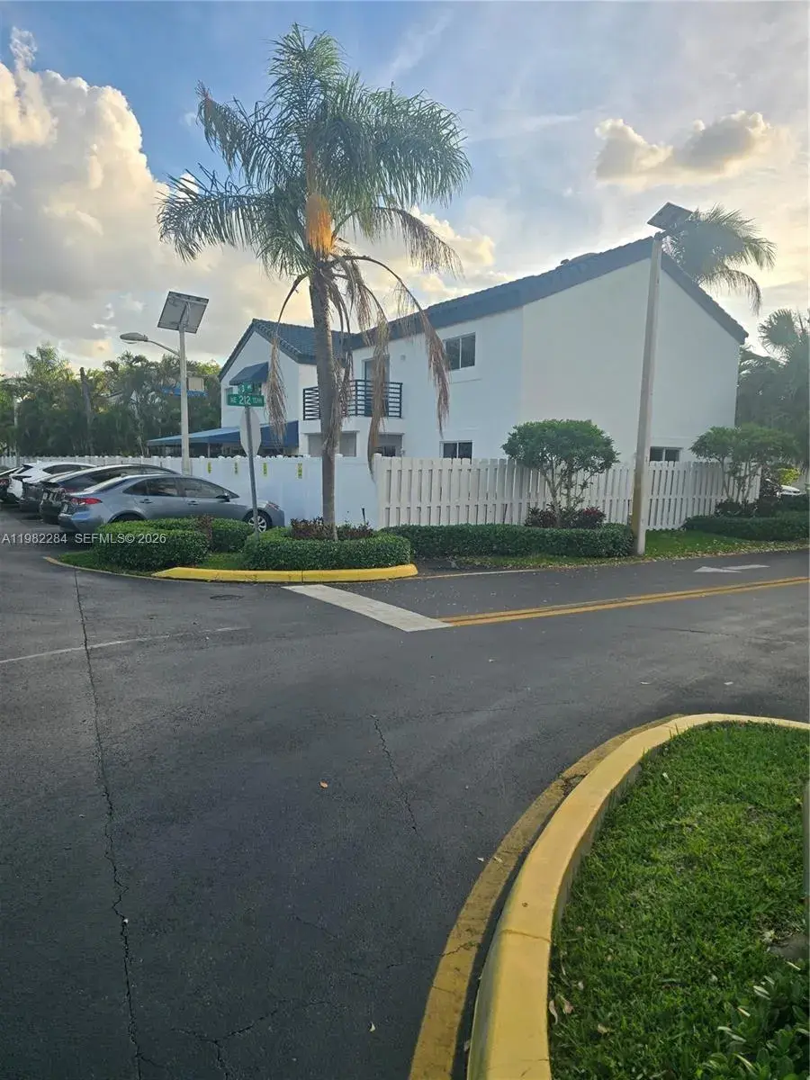 4 bedroom 3 bath Residential for sale at 252 NE 212th Ter, Miami FL 33179