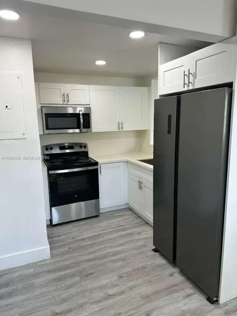 2 bedroom 1 bath Residential Lease for rent at 1033 NW 3rd Ave # 2, Fort Lauderdale FL 33311