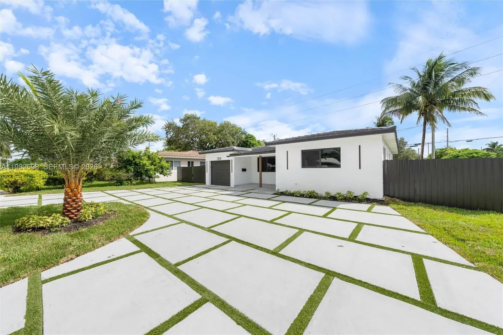 3 bedroom 2 bath Residential for sale at 1305 N 31st Rd, Hollywood FL 33021