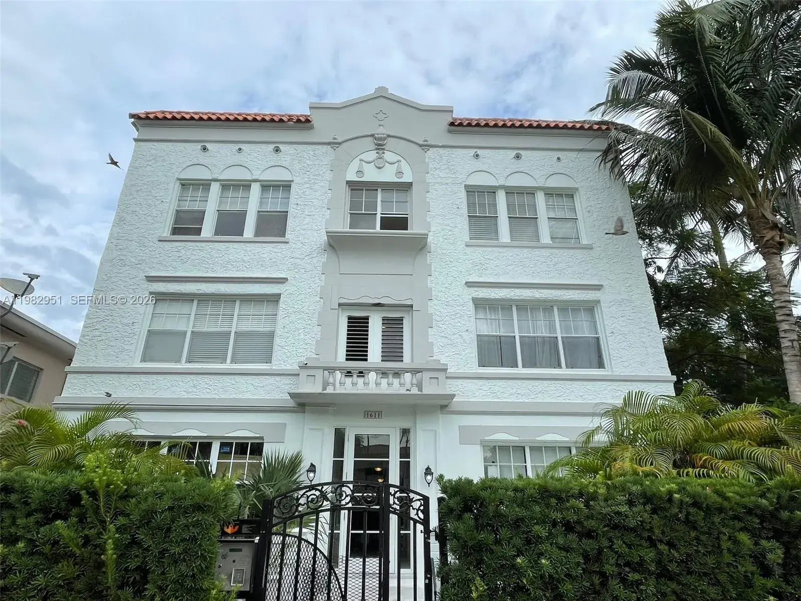 1 bedroom 1 bath Residential Lease for rent at 1611 Michigan Ave # 15, Miami Beach FL 33139