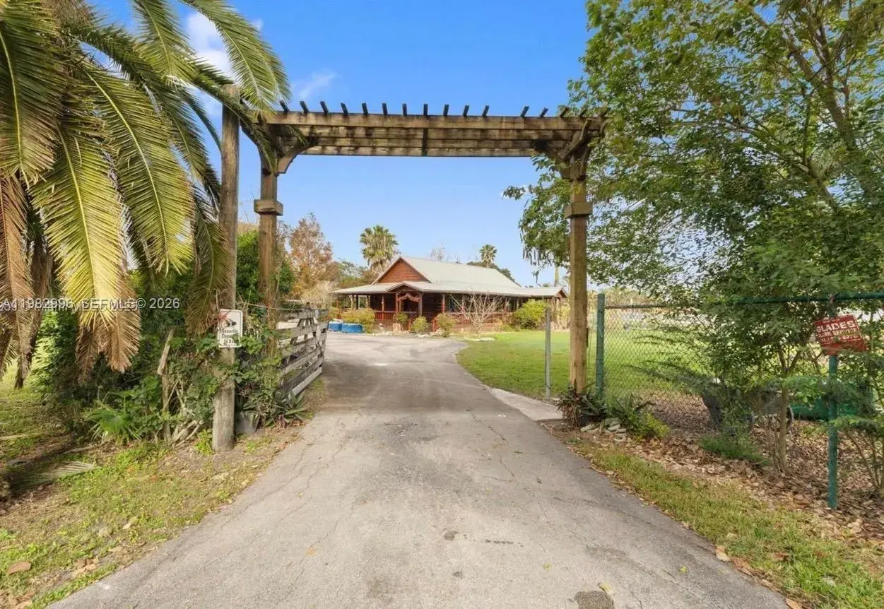850 Old Us Highway 27, South Bay FL 33493