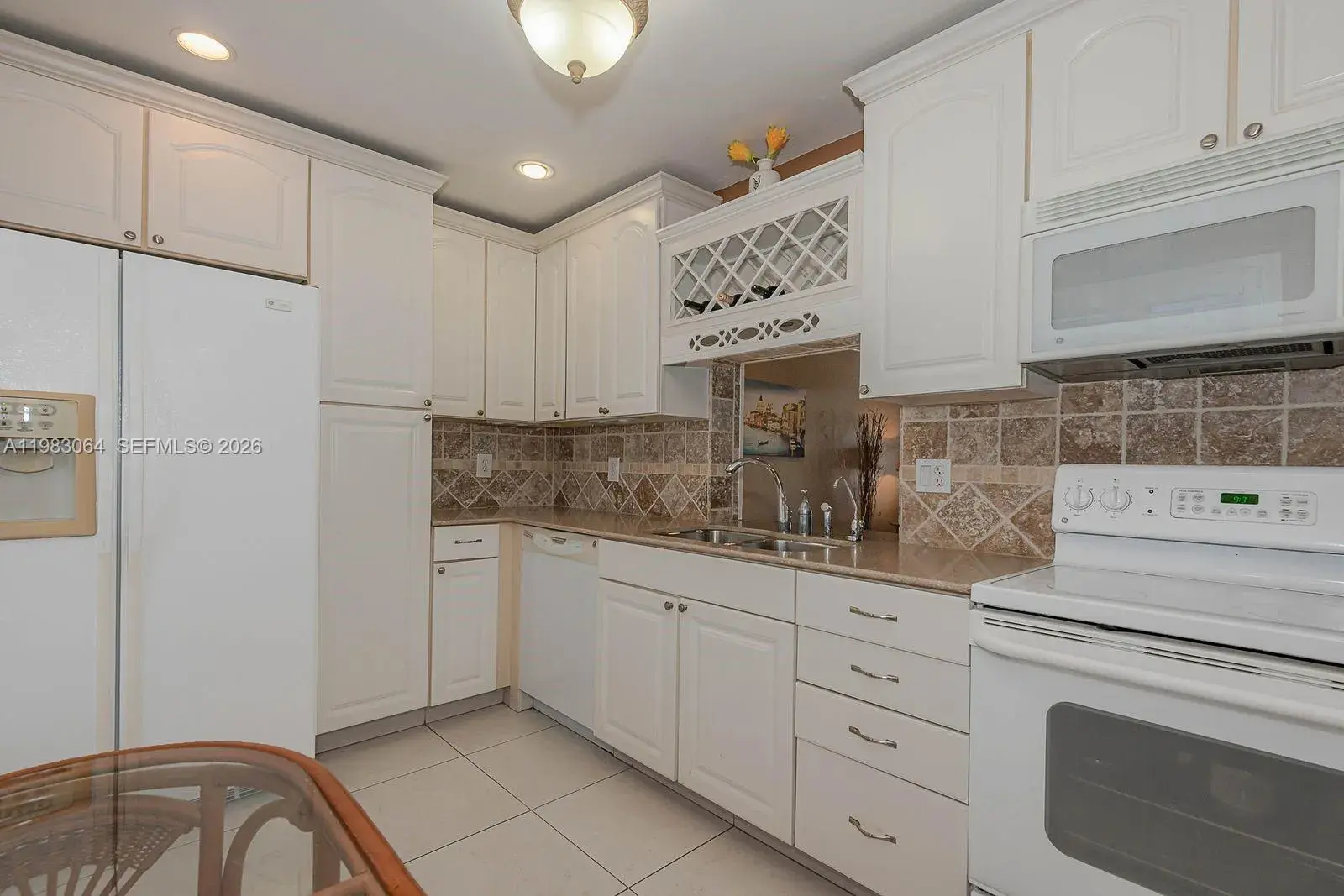 4270 NW 40th St # 201, Lauderdale Lakes FL 33319