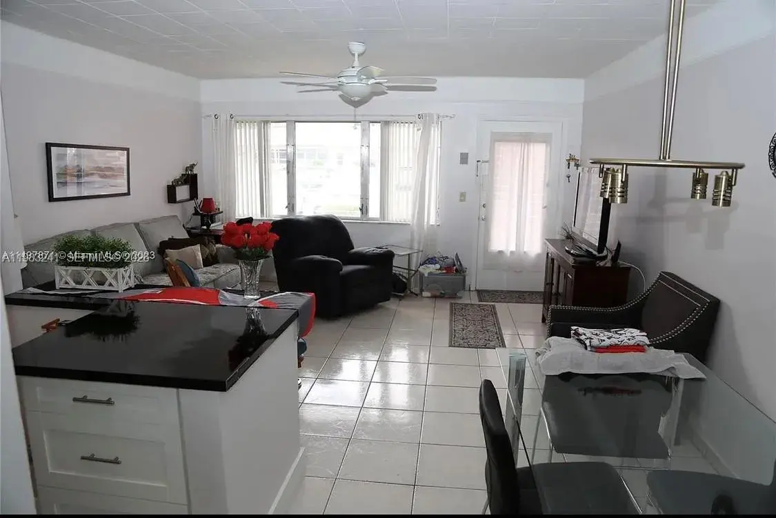 1 bedroom 1 bath Residential for sale at 815 SW 10th Ter # 4V, Hallandale Beach FL 33009