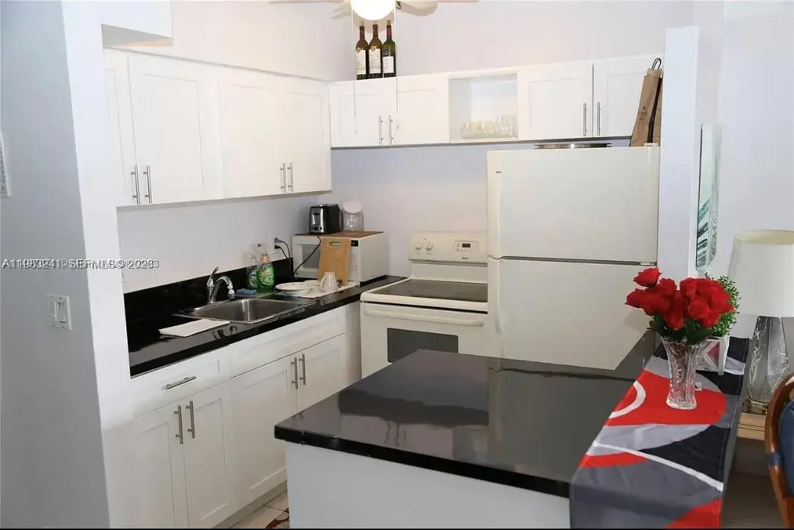 815 SW 10th Ter # 4V, Hallandale Beach FL 33009