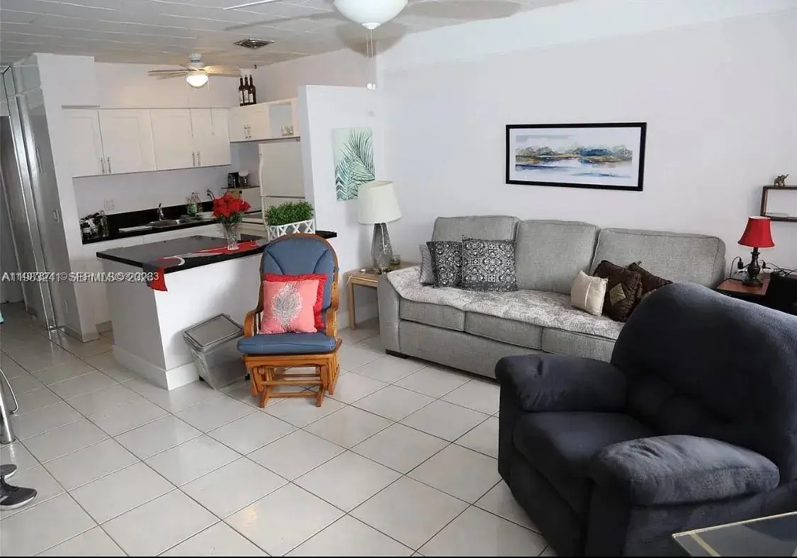 815 SW 10th Ter # 4V, Hallandale Beach FL 33009