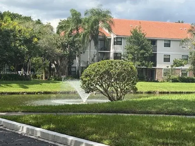 1 bedroom 1 bath Residential for sale at 10161 W SUNRISE # 104, Plantation FL 33322