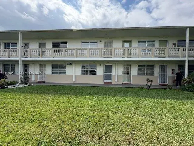 1 bedroom 1 bath Residential for sale at 70 NE 202nd Ter # T12, Miami Gardens FL 33179